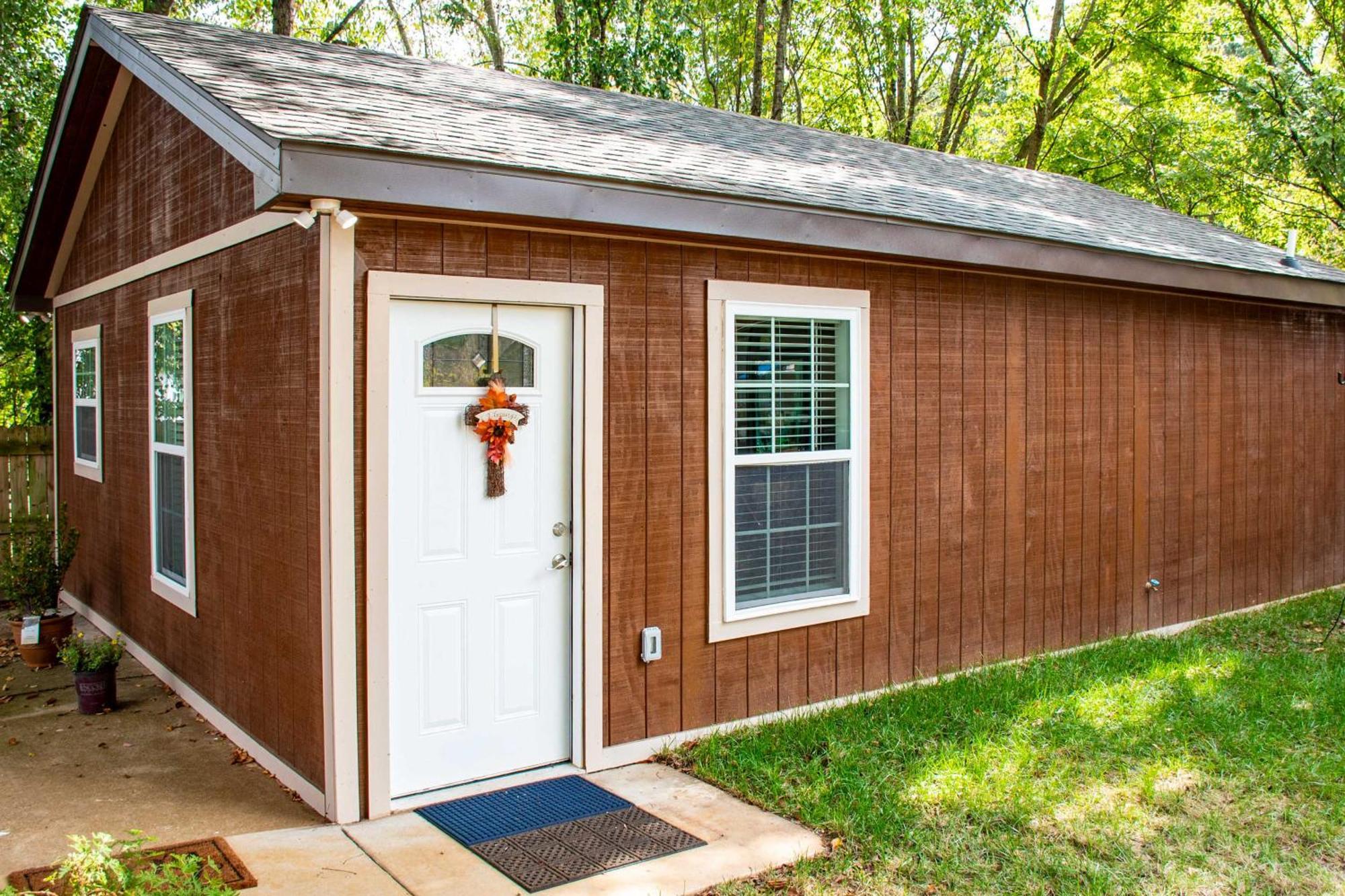 Home With Hot Tub, Playset And Grills In Clarksville! Exterior foto