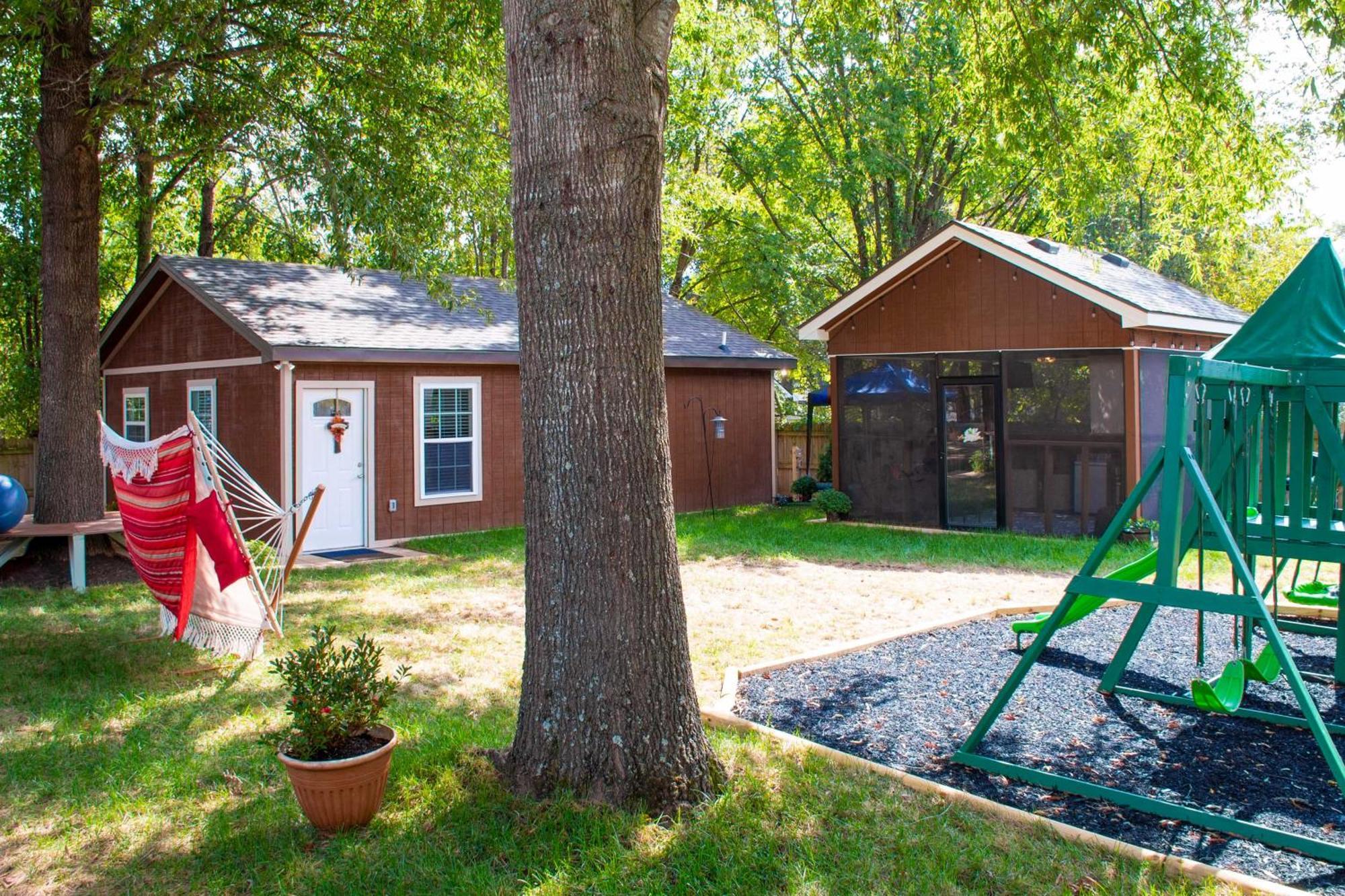 Home With Hot Tub, Playset And Grills In Clarksville! Exterior foto