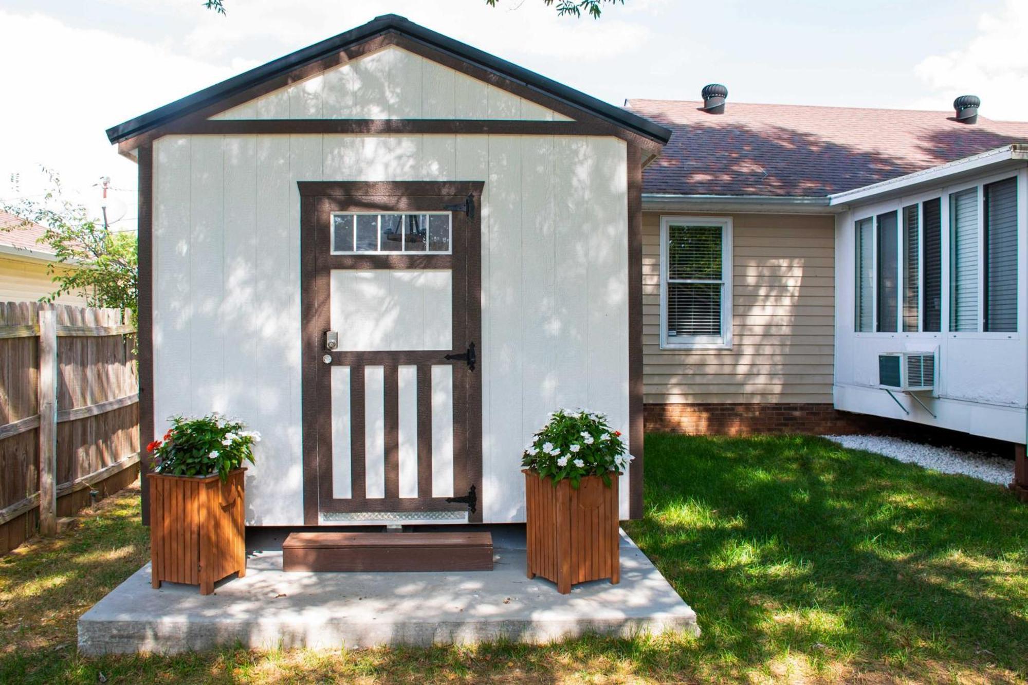 Home With Hot Tub, Playset And Grills In Clarksville! Exterior foto