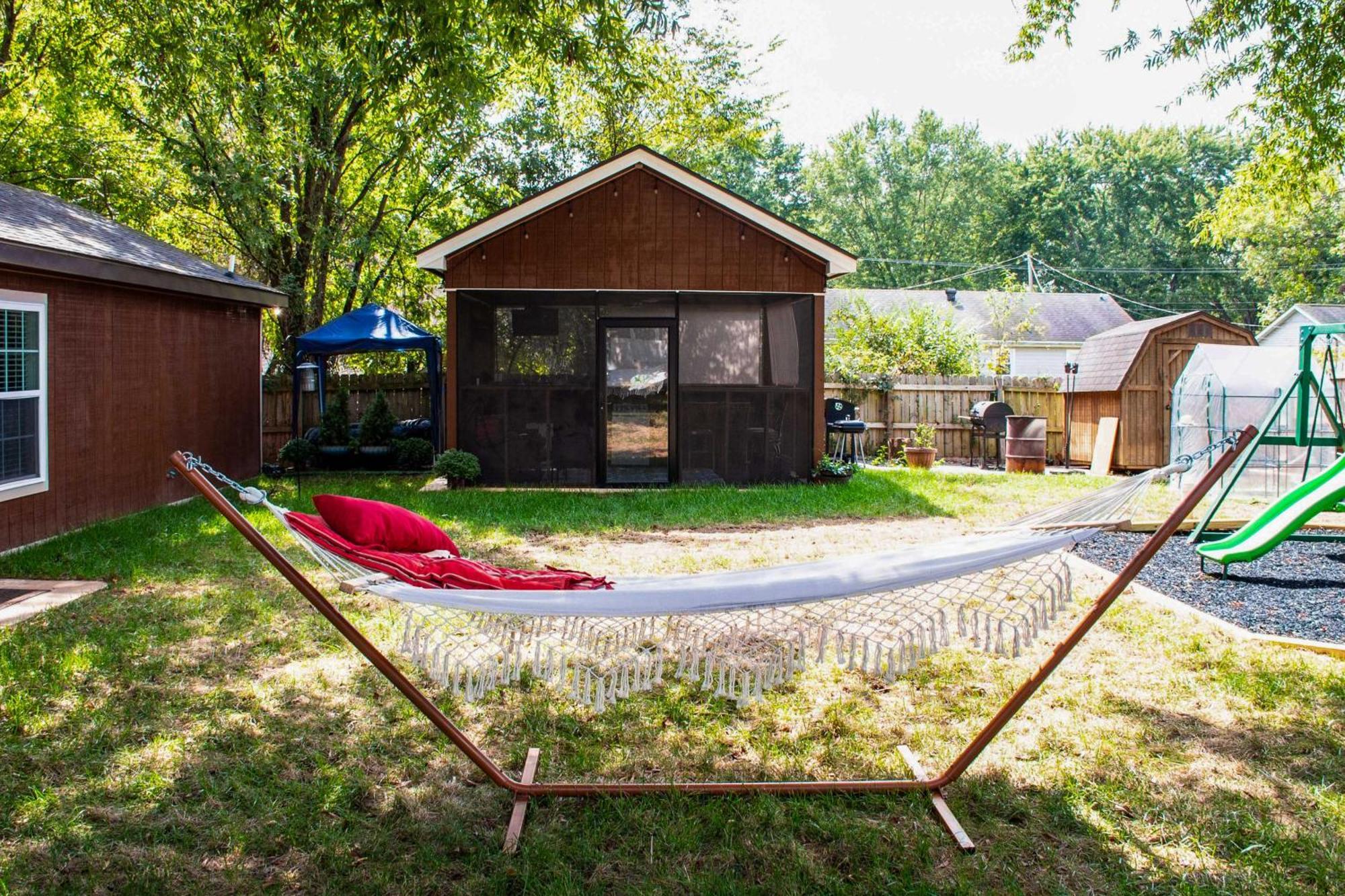 Home With Hot Tub, Playset And Grills In Clarksville! Exterior foto